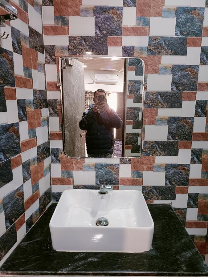 Satna Hotel Royal Inn מראה חיצוני תמונה