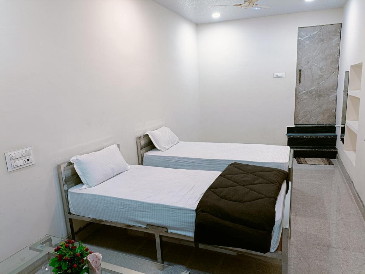 Satna Hotel Royal Inn מראה חיצוני תמונה