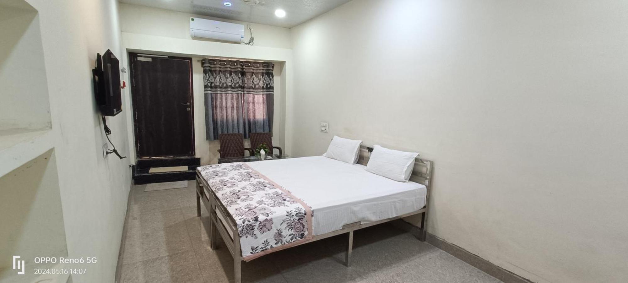 Satna Hotel Royal Inn מראה חיצוני תמונה
